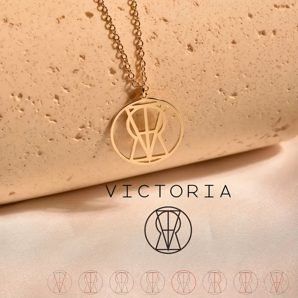 MonoName halskjede med monogram av navnet Victoria