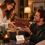 TravelCase toalettveske med initialer M | K i gull, gitt som gave