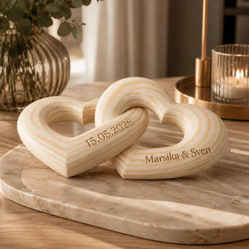 ForeverUs Ornament i tre med navn og dato – romantisk gave til par